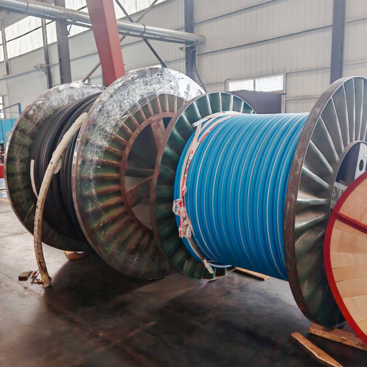 工业领域选择低烟无卤电缆的原因是什么？